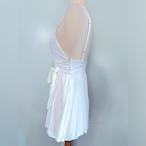 Urban Outfitters Kimchi Blue White Veruca Skirted Wrap Romper XS - Picture 6 of 12